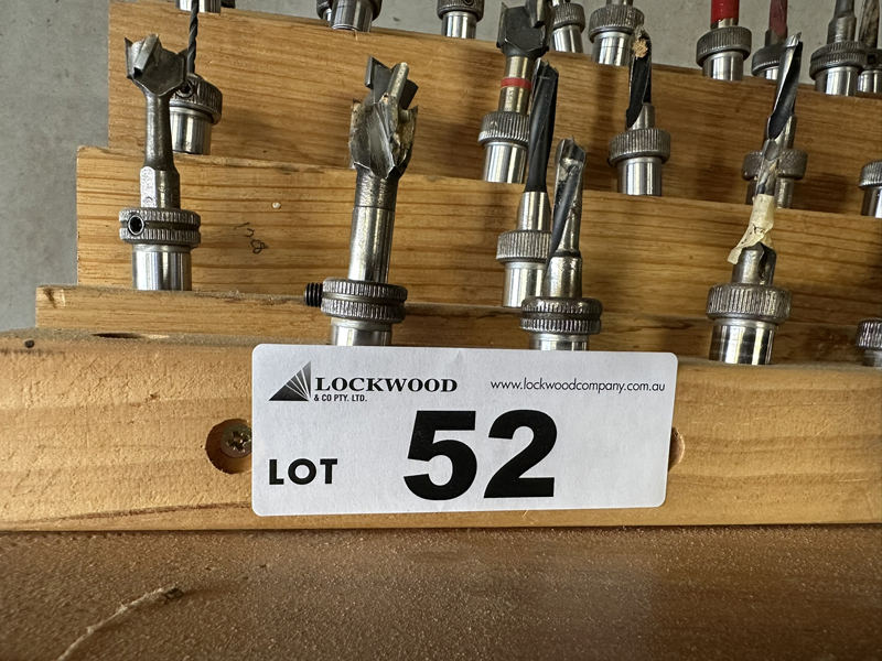 052 (1)