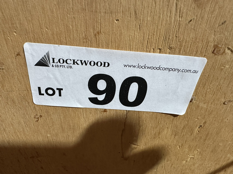 090 (1)